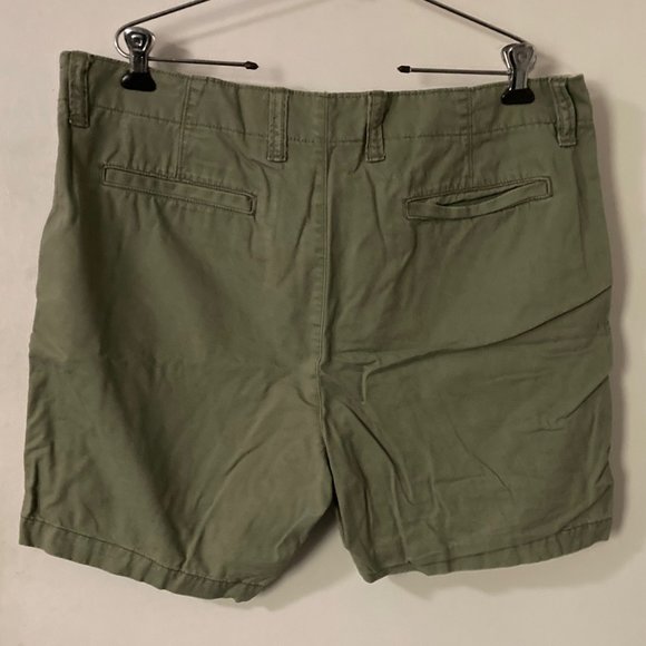 Old Navy shorts - Picture 2 of 4